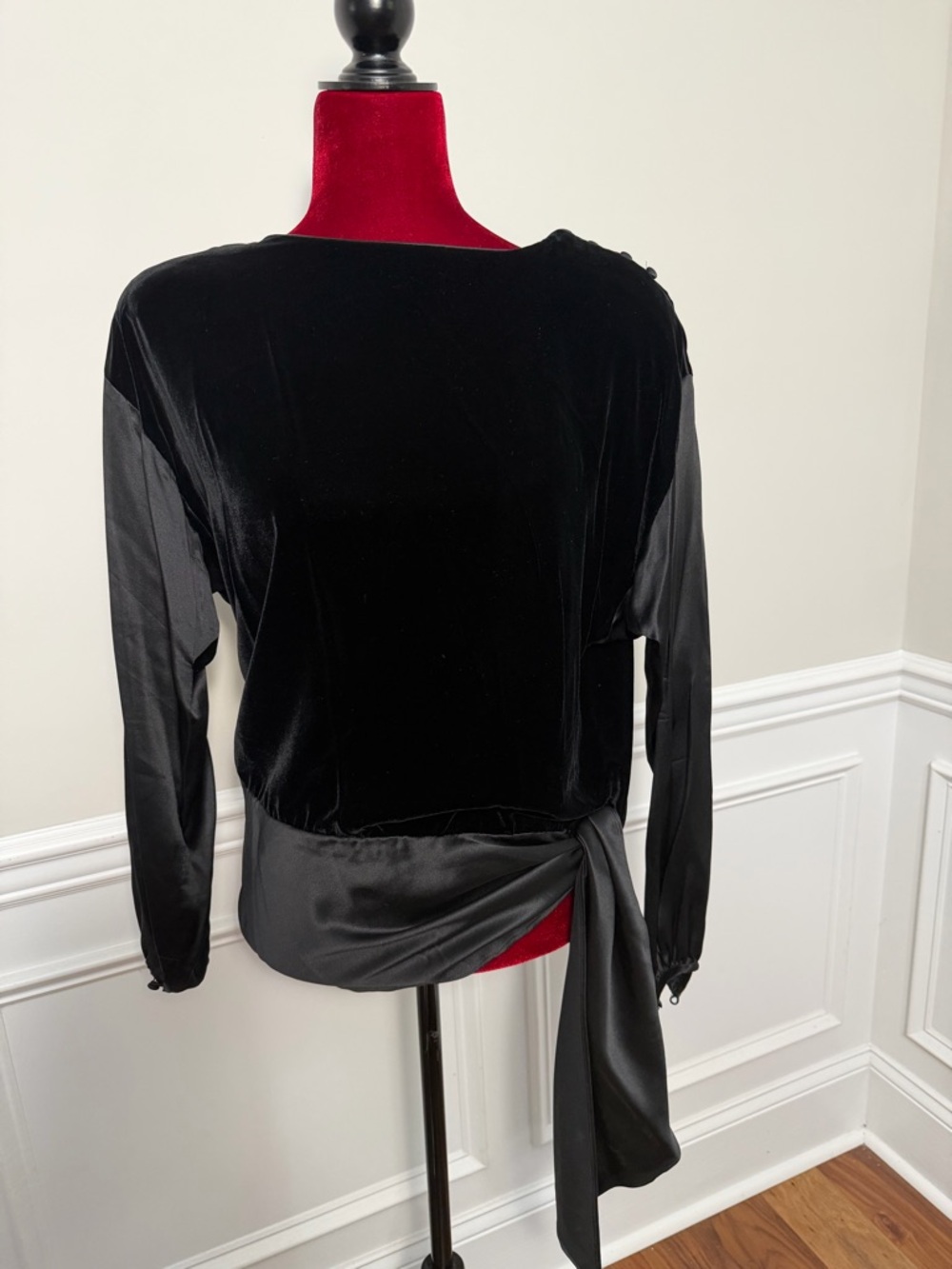 Vintage 1980-1990 Levante black velvet and satin evening blouse.‎